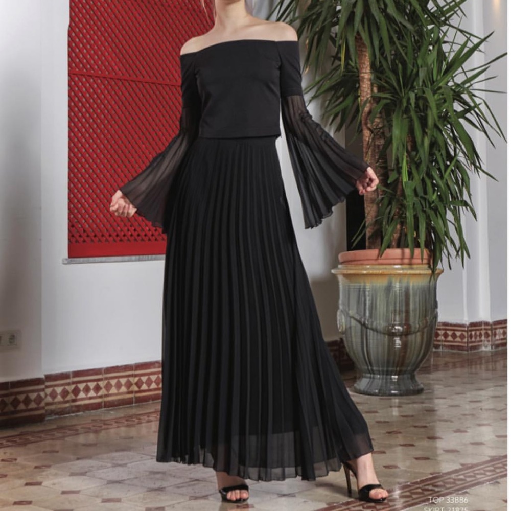 Maxi pleated skirt